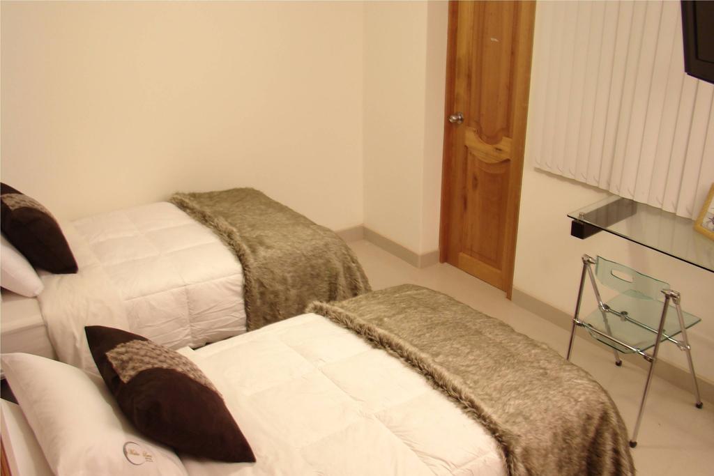 Hostal Media Luna Trujillo Luaran gambar