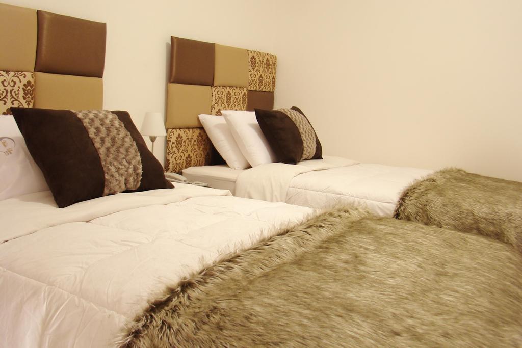Hostal Media Luna Trujillo Luaran gambar