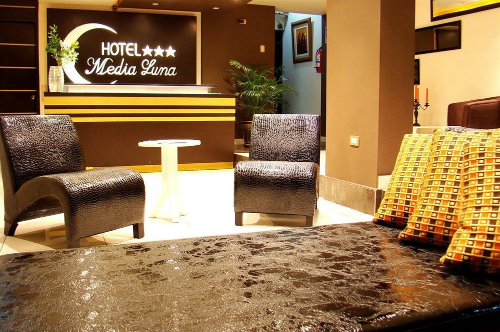 Hostal Media Luna Trujillo Luaran gambar