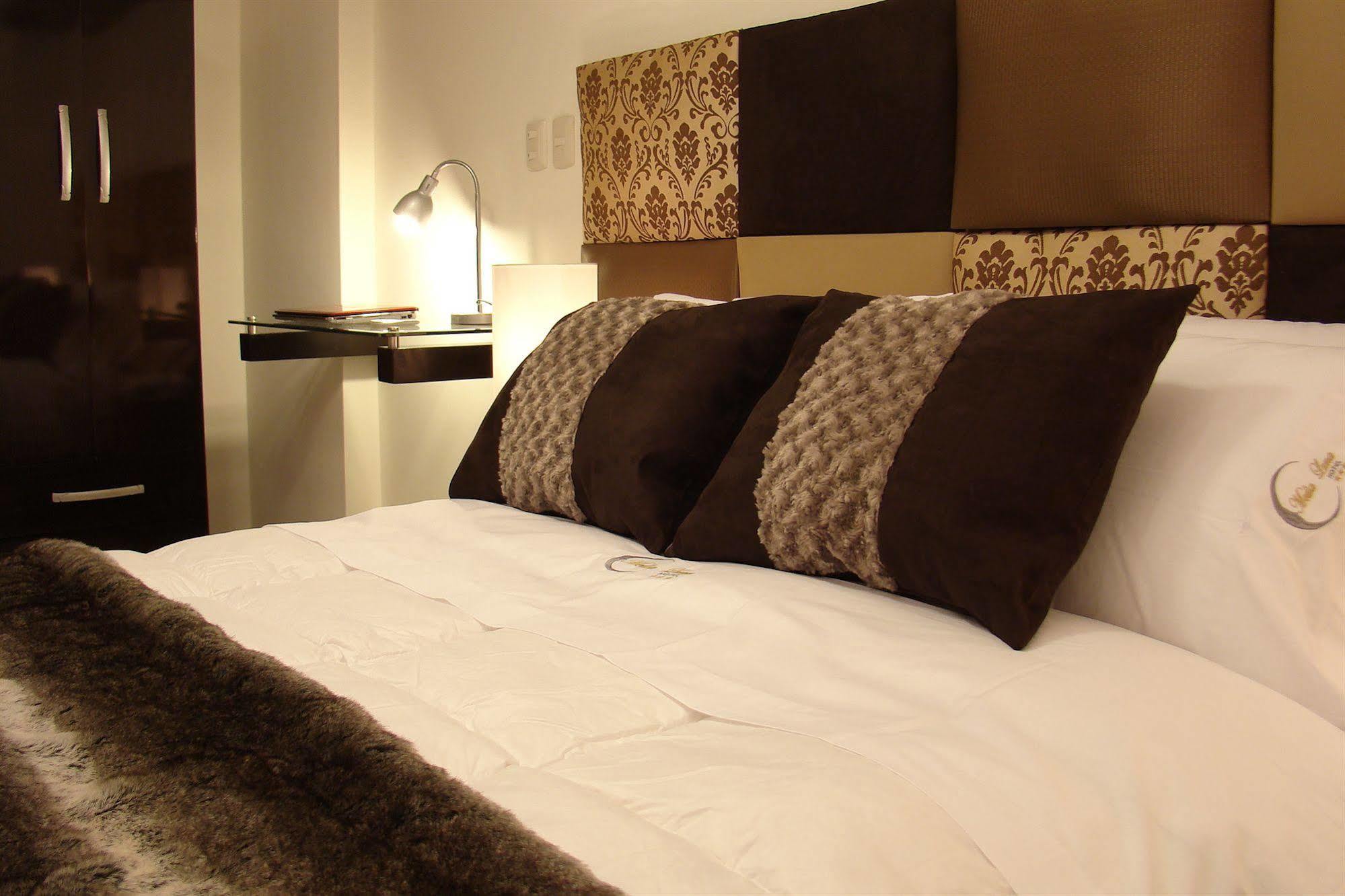 Hostal Media Luna Trujillo Luaran gambar