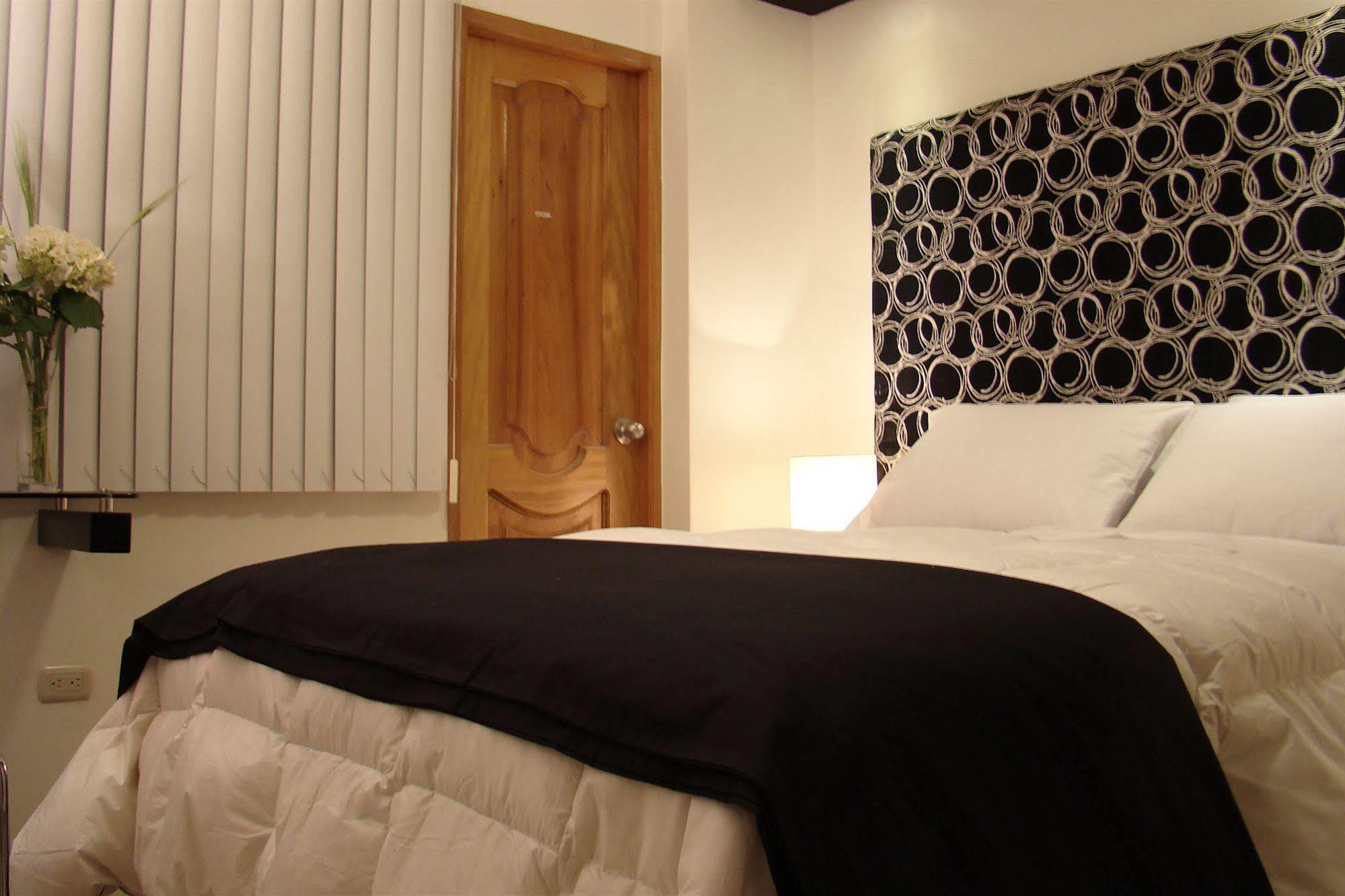 Hostal Media Luna Trujillo Luaran gambar