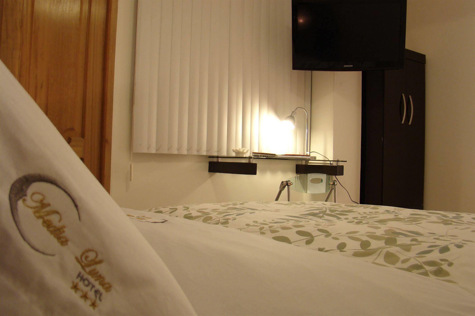 Hostal Media Luna Trujillo Luaran gambar