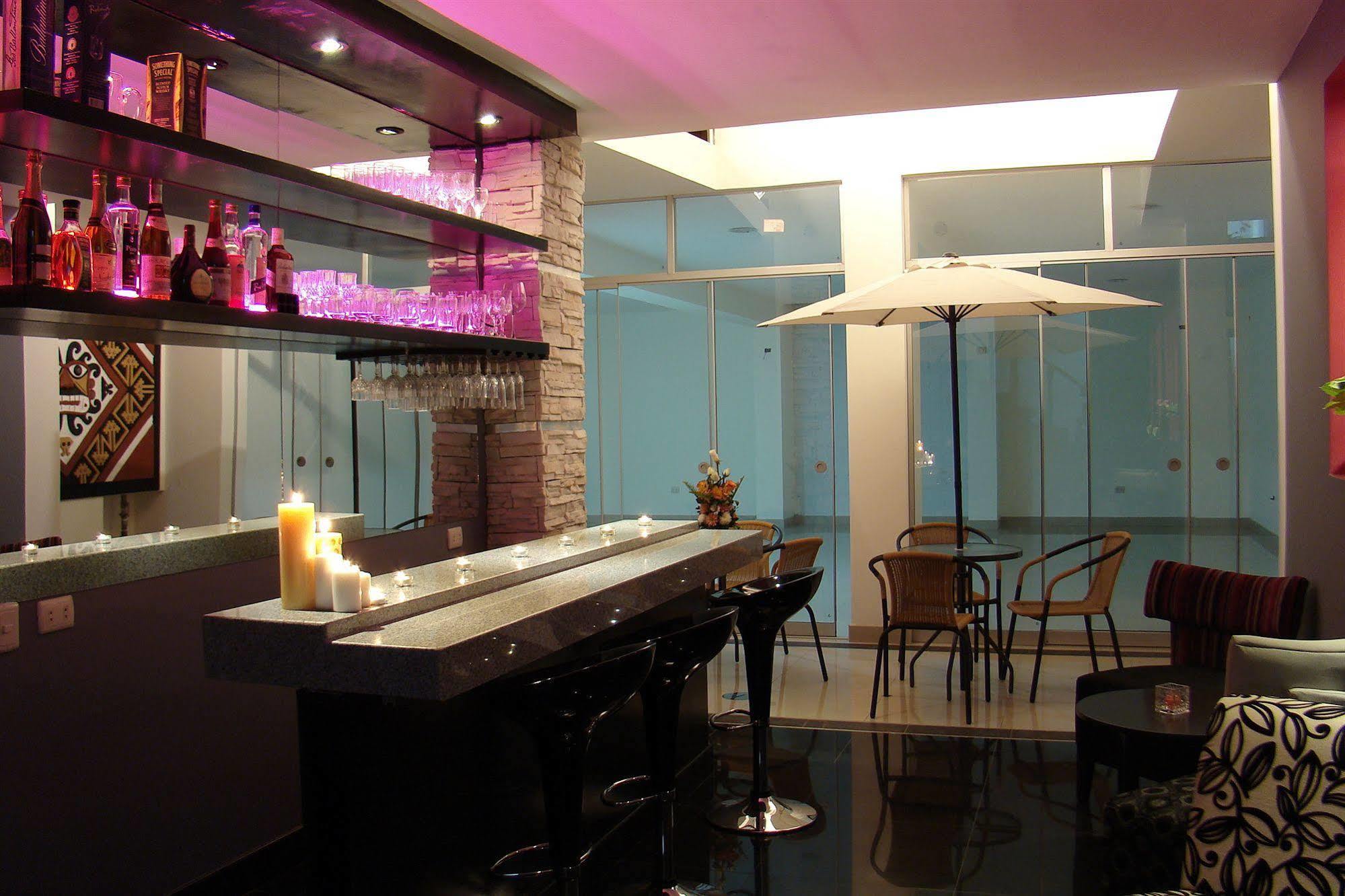 Hostal Media Luna Trujillo Luaran gambar