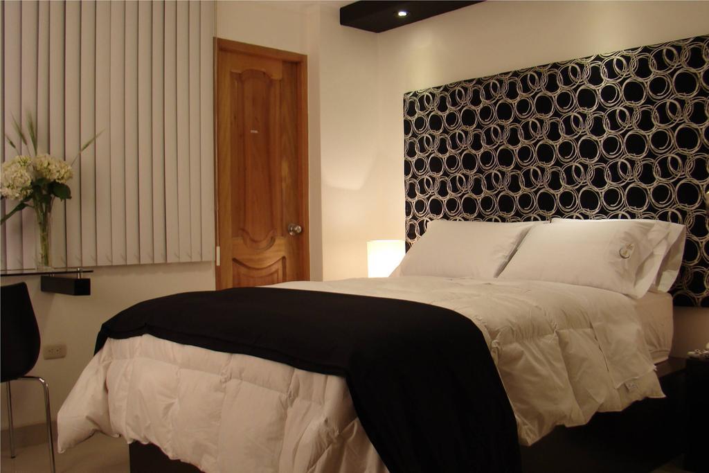 Hostal Media Luna Trujillo Luaran gambar