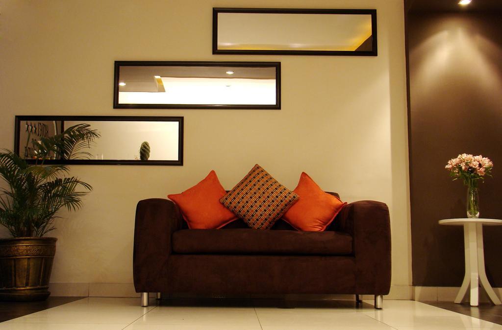 Hostal Media Luna Trujillo Luaran gambar